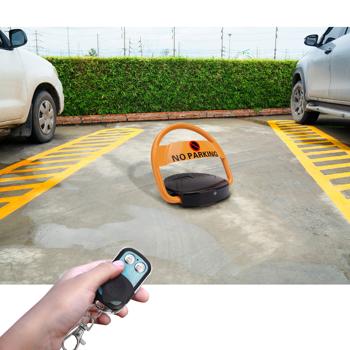 Parking barijera pričvršćena za parking mesto koja sprečava neovlašćeno parkiranje